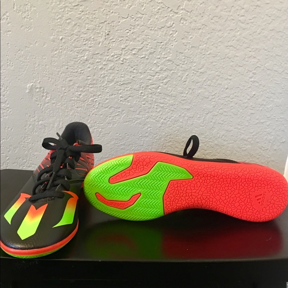 Women’s Adidas Messi 15.3 Soccer Shoes - Picture 4 of 6